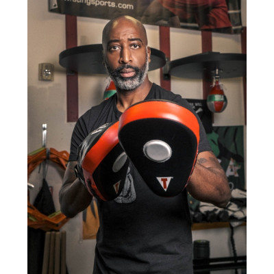 Оригинальные Гнутые Лапы TITLE Boxing Incredi-Ball Leather Punch Mitts 2.0 - Black/Red